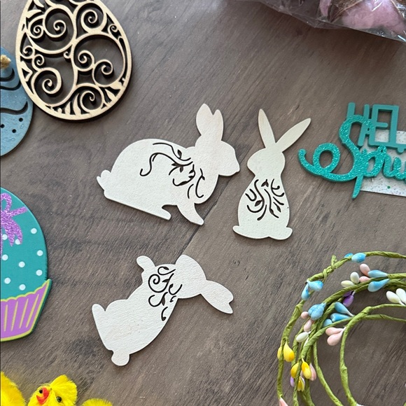 Assorted Easter Decorations - Picture 8 of 13